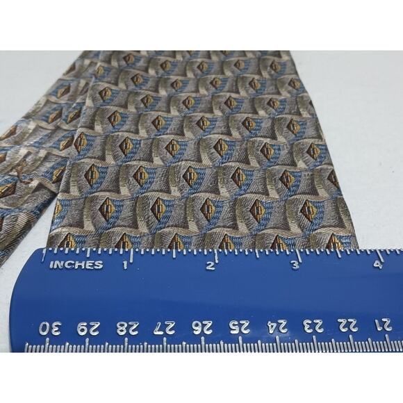 Preswick & Moore 100% Imported Silk Taupe/Gray Geometric Pattern Tie - Picture 2 of 8